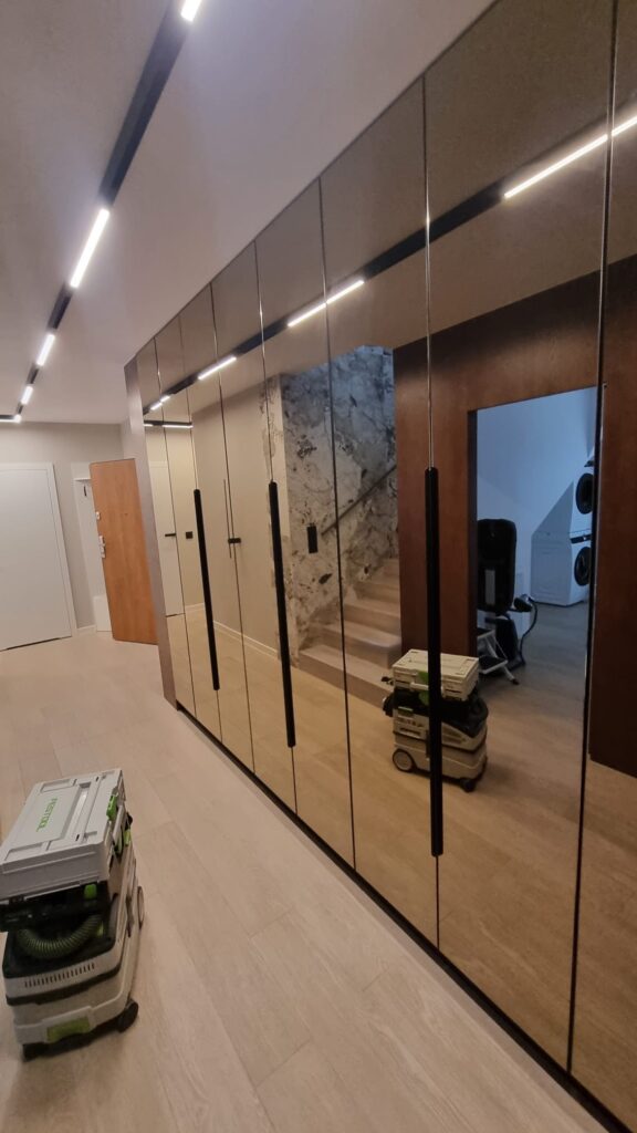 0FF56CA5-50E7-4EE0-8824-C849FC9477D7