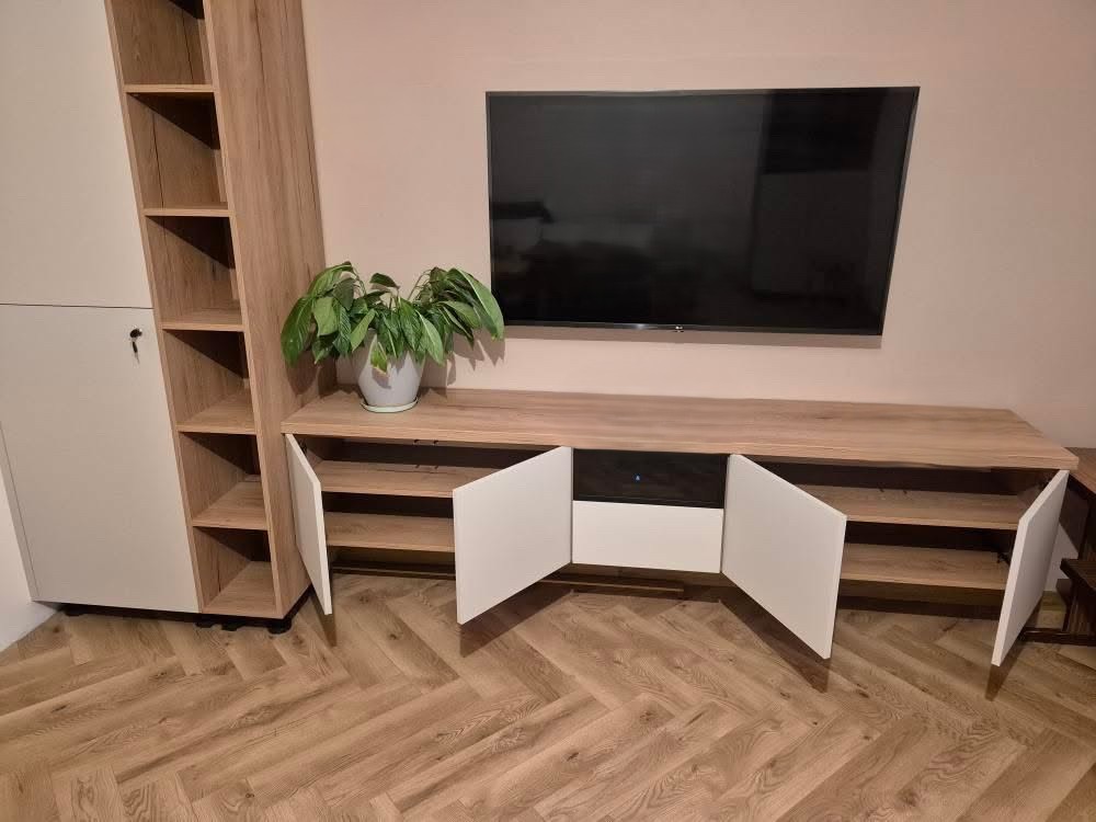 FE03A0E8-1F68-4E54-96C1-85F234D23B98