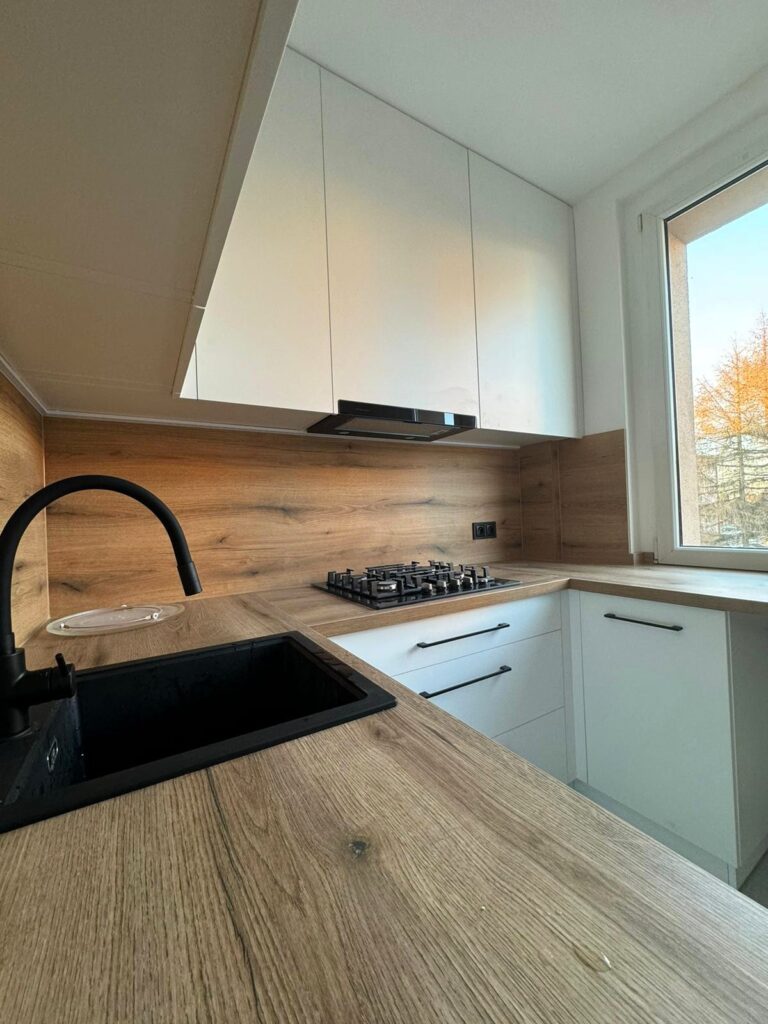 bd9b6e8e-3645-439f-9699-e4c3120482fb